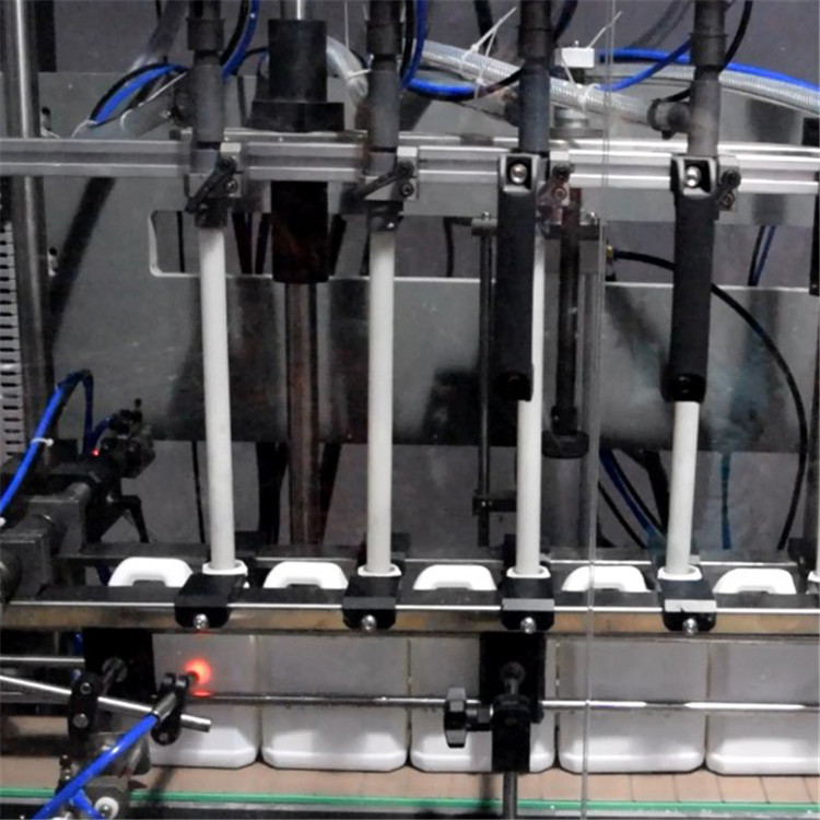 부식성 액체 충전물 기계